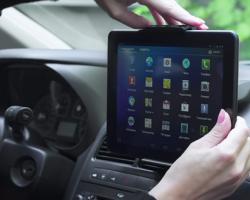 Kiinnikkeet ja pidikkeet tableteille ja puhelimille autossa Autoteline ipad tableteille